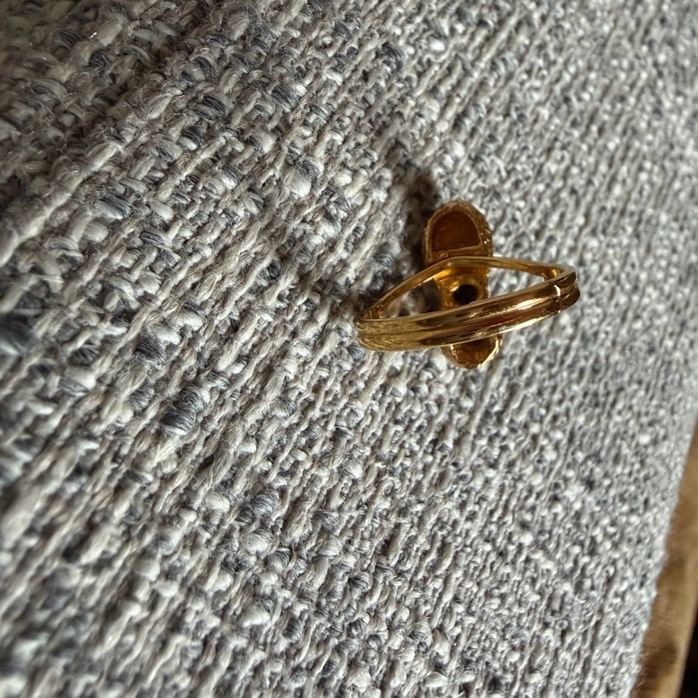 Expandable Size 6-8 Gold Toned Peanut Ring - Picture 3 of 3